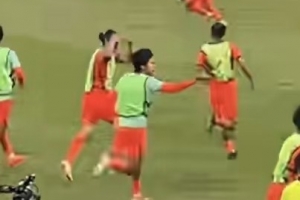 有仇当场报！张玉宁点球大战笑到最后后，向对方替补席回击“哭鼻子”