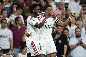 足坛29位亿元先生俱乐部分布：皇马巴黎各5人，巴萨曼城车子各4人